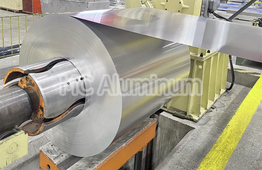 Fabricantes de materias primas de rollos de papel de aluminio para tapas de botellas de bebidas de aluminio