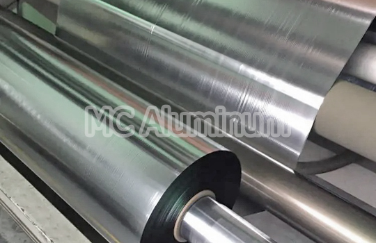 Bahan penutup mudah dibuka gulung tuang 8011 gulungan kerajang aluminium